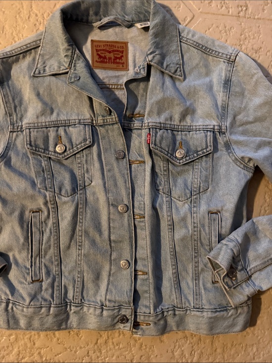 Levi's Jackets & Blazers - Levi's Light Wash Blue Denim Trucker Jacket